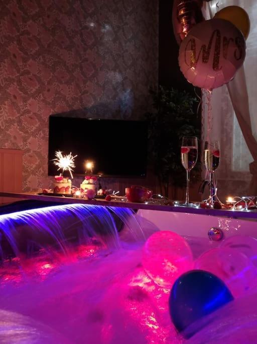 Royal Room Jacuzzi Haut De Gamme Centre Ville Mülhausen Exterior foto